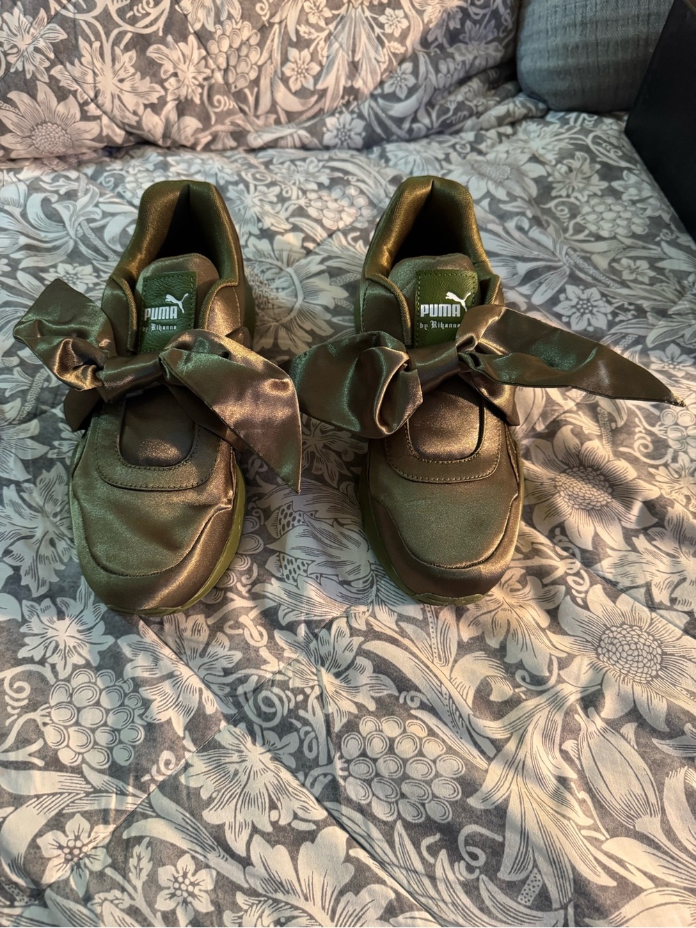 Puma Kids/Women’s Satin Ribbon Sneakers in Olive Green